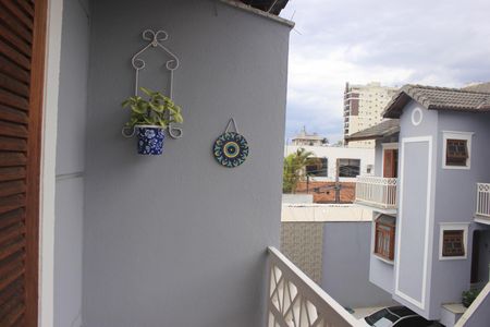 Casa de condomínio à venda com 166m², 3 quartos e 3 vagasVaranda