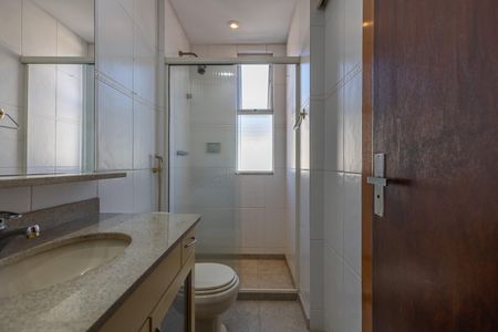 Apartamento à venda com 250m², 4 quartos e 3 vagasBanheiro 1