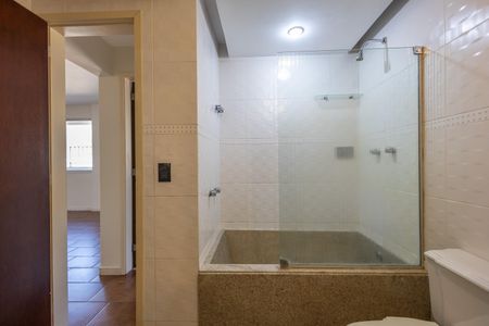 Apartamento à venda com 250m², 4 quartos e 3 vagasBanheiro 2
