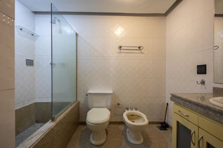 Apartamento à venda com 250m², 4 quartos e 3 vagasBanheiro 2