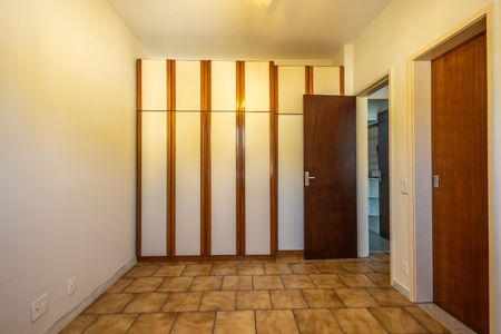 Apartamento à venda com 250m², 4 quartos e 3 vagasQuarto 2