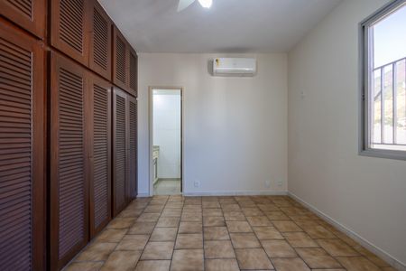 Apartamento à venda com 250m², 4 quartos e 3 vagasSuíte 