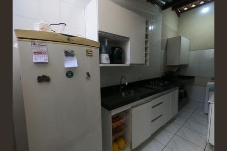 Casa à venda com 90m², 2 quartos e 1 vagaCozinha - Armários