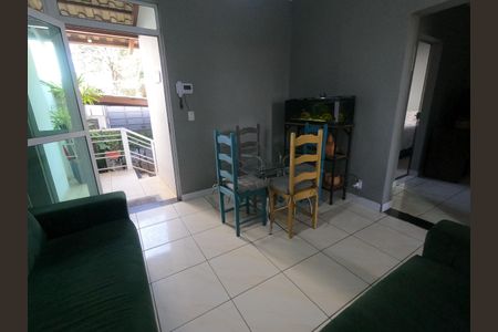 Casa à venda com 90m², 2 quartos e 1 vagaSala