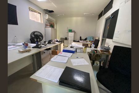 Casa à venda com 350m², 4 quartos e 10 vagas Casa à venda com 350m², 4 quartos e 10 vagasQuarto 4