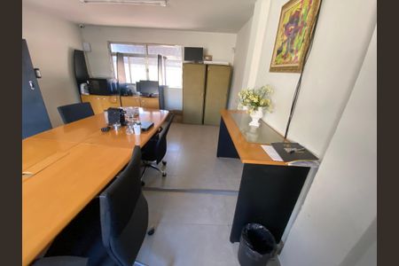 Casa à venda com 350m², 4 quartos e 10 vagas Casa à venda com 350m², 4 quartos e 10 vagasEscritorio