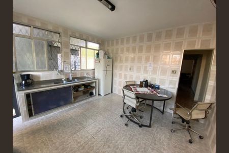 Casa à venda com 350m², 4 quartos e 10 vagas Casa à venda com 350m², 4 quartos e 10 vagasCozinha