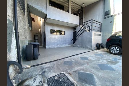 Casa à venda com 350m², 4 quartos e 10 vagas Casa à venda com 350m², 4 quartos e 10 vagasQuintal - Entrada