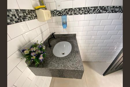 Casa à venda com 350m², 4 quartos e 10 vagas Casa à venda com 350m², 4 quartos e 10 vagasBanheiro de Serviço