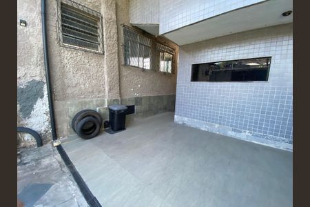 Casa à venda com 350m², 4 quartos e 10 vagas Casa à venda com 350m², 4 quartos e 10 vagasQuintal - Entrada