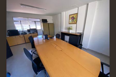 Casa à venda com 350m², 4 quartos e 10 vagas Casa à venda com 350m², 4 quartos e 10 vagasEscritorio