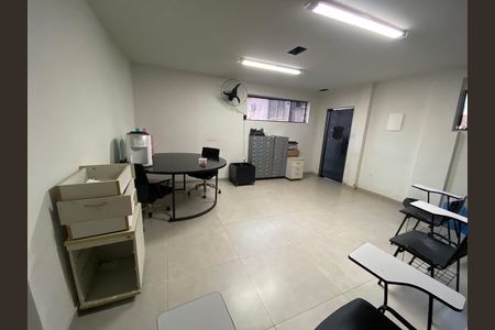 Casa à venda com 350m², 4 quartos e 10 vagas Casa à venda com 350m², 4 quartos e 10 vagasSala