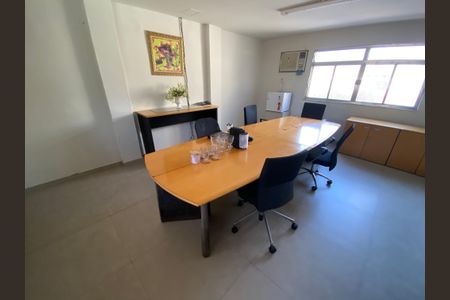 Casa à venda com 350m², 4 quartos e 10 vagas Casa à venda com 350m², 4 quartos e 10 vagasEscritorio