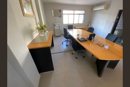 Casa à venda com 350m², 4 quartos e 10 vagas Casa à venda com 350m², 4 quartos e 10 vagasEscritorio