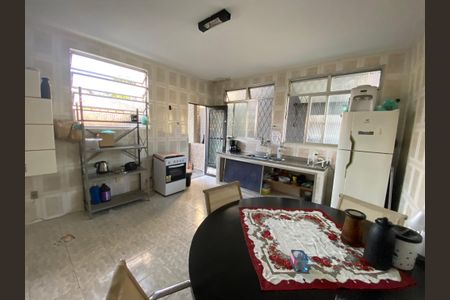 Casa à venda com 350m², 4 quartos e 10 vagas Casa à venda com 350m², 4 quartos e 10 vagasCozinha