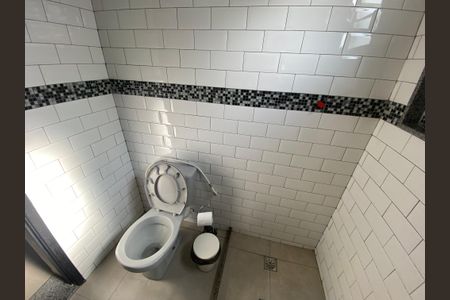 Casa à venda com 350m², 4 quartos e 10 vagas Casa à venda com 350m², 4 quartos e 10 vagasBanheiro de Serviço