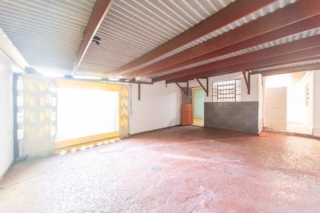 Casa à venda com 194m², 3 quartos e 1 vagaQuintal Fundos