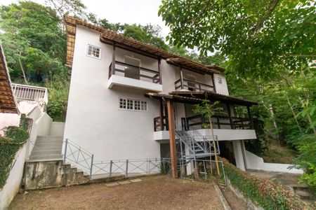 Casa de condomínio à venda com 206m², 2 quartos e 2 vagasFachada