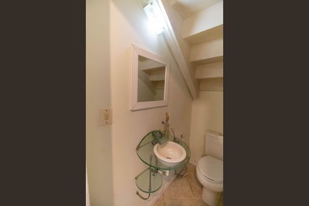 Casa de condomínio à venda com 206m², 2 quartos e 2 vagasLavabo