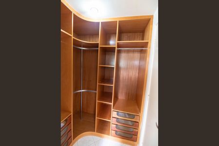 Casa de condomínio à venda com 206m², 2 quartos e 2 vagasCloset da suíte 1