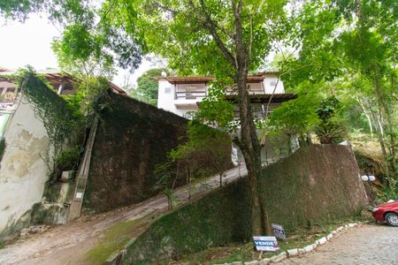 Casa de condomínio à venda com 206m², 2 quartos e 2 vagasFachada