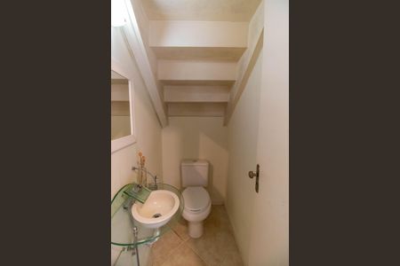 Casa de condomínio à venda com 206m², 2 quartos e 2 vagasLavabo