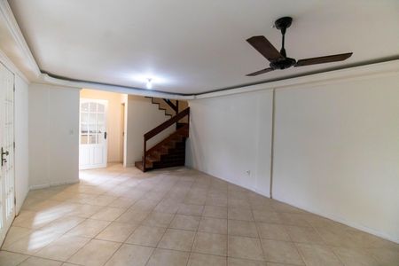 Casa de condomínio à venda com 206m², 2 quartos e 2 vagasSala