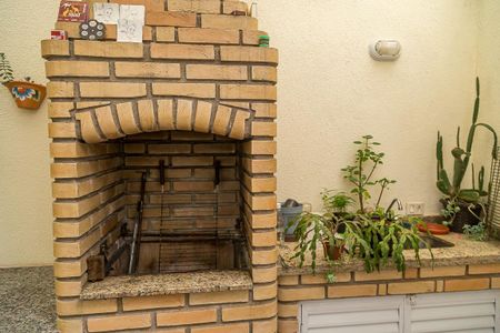 Casa de condomínio à venda com 172m², 3 quartos e 3 vagas Casa de condomínio à venda com 172m², 3 quartos e 3 vagasQuintal - Churrasqueira