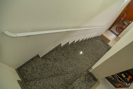 Casa de condomínio à venda com 172m², 3 quartos e 3 vagas Casa de condomínio à venda com 172m², 3 quartos e 3 vagasCorredor - Escada