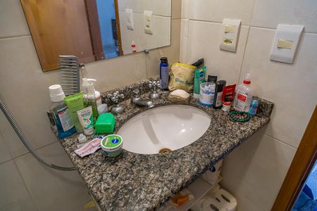 Casa de condomínio à venda com 172m², 3 quartos e 3 vagas Casa de condomínio à venda com 172m², 3 quartos e 3 vagasBanheiro da Suíte - Pia