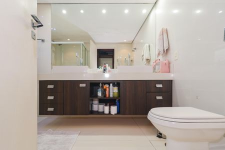 Apartamento à venda com 245m², 3 quartos e 3 vagasBanheiro da Suíte 1