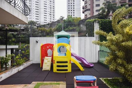 Apartamento à venda com 245m², 3 quartos e 3 vagasÁrea comum - Playground