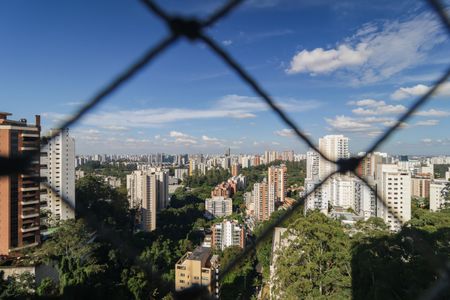Apartamento à venda com 245m², 3 quartos e 3 vagasVista da Suíte 2