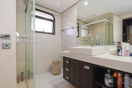 Apartamento à venda com 245m², 3 quartos e 3 vagasBanheiro da Suíte 1