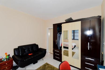 Casa à venda com 216m², 2 quartos e 2 vagasQuarto 