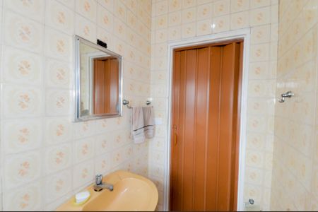 Casa à venda com 216m², 2 quartos e 2 vagasBanheiro Social