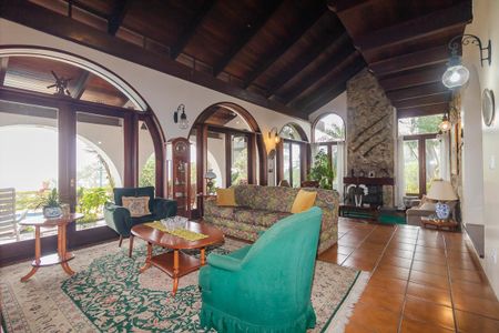 Casa à venda com 430m², 3 quartos e 2 vagas Casa à venda com 430m², 3 quartos e 2 vagasSala