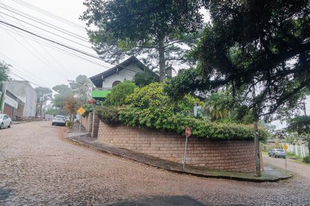 Casa à venda com 430m², 3 quartos e 2 vagas Casa à venda com 430m², 3 quartos e 2 vagasFachada