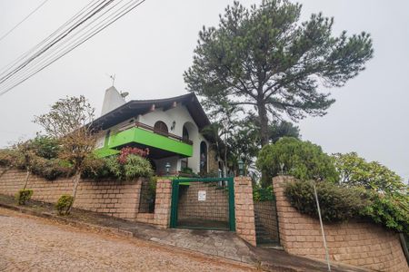 Casa à venda com 430m², 3 quartos e 2 vagas Casa à venda com 430m², 3 quartos e 2 vagasFachada