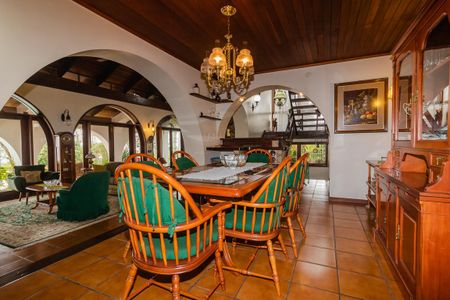 Casa à venda com 430m², 3 quartos e 2 vagas Casa à venda com 430m², 3 quartos e 2 vagasSala de Jantar