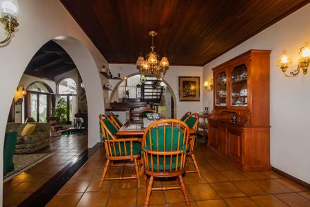 Casa à venda com 430m², 3 quartos e 2 vagas Casa à venda com 430m², 3 quartos e 2 vagasSala de Jantar