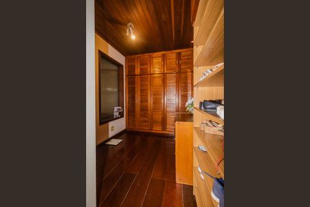 Casa à venda com 430m², 3 quartos e 2 vagas Casa à venda com 430m², 3 quartos e 2 vagasSuíte