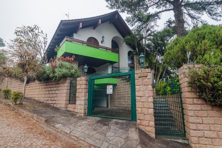 Casa à venda com 430m², 3 quartos e 2 vagas Casa à venda com 430m², 3 quartos e 2 vagasFachada