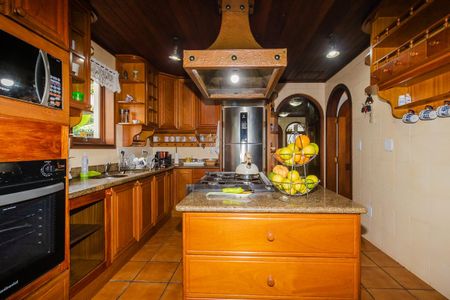 Casa à venda com 430m², 3 quartos e 2 vagas Casa à venda com 430m², 3 quartos e 2 vagasCozinha