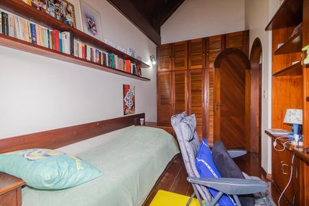 Casa à venda com 430m², 3 quartos e 2 vagas Casa à venda com 430m², 3 quartos e 2 vagasQuarto 2