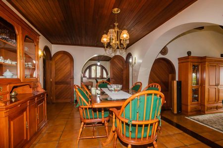 Casa à venda com 430m², 3 quartos e 2 vagas Casa à venda com 430m², 3 quartos e 2 vagasSala de Jantar