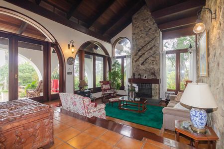 Casa à venda com 430m², 3 quartos e 2 vagas Casa à venda com 430m², 3 quartos e 2 vagasSala