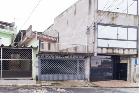 Casa à venda com 210m², 2 quartos e 2 vagas Casa à venda com 210m², 2 quartos e 2 vagasFachada