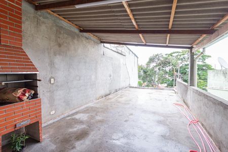 Casa à venda com 210m², 2 quartos e 2 vagas Casa à venda com 210m², 2 quartos e 2 vagasQuintal