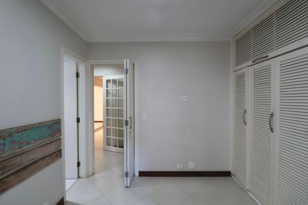 Apartamento para alugar com 196m², 4 quartos e 2 vagas Apartamento para alugar com 196m², 4 quartos e 2 vagas Suíte 2
